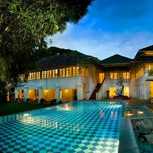 4* Hotel Neemrana's- Tower House